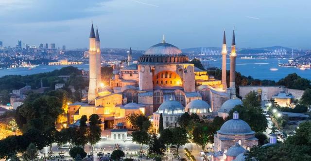 百夫长黑金卡是什么卡，百夫长黑金卡有几张（王思聪同款“百夫长黑卡”真的好用吗）