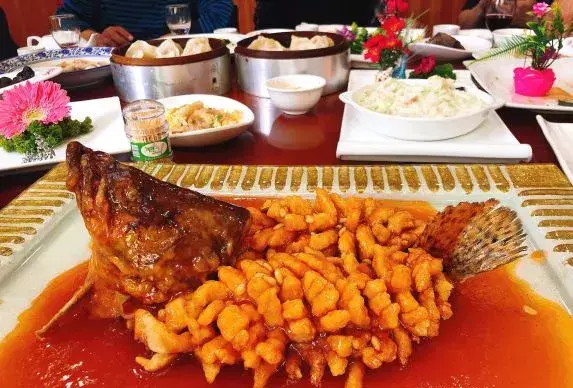 青岛不只有海鲜，这10家老字号(青岛美食有什么)