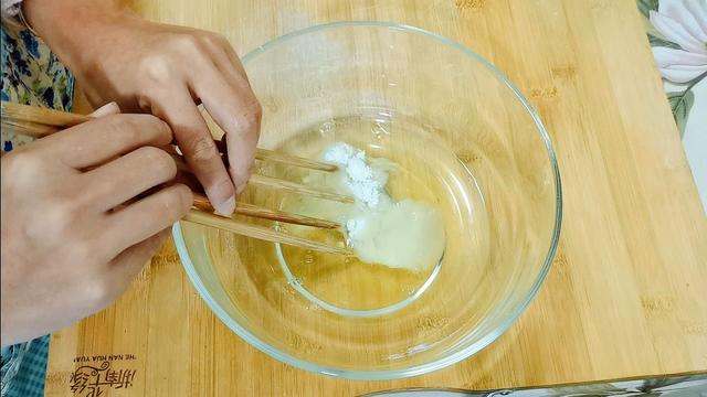 铁盆可以放烤箱吗，铁盆能不能放烤箱（不用打蛋器也能做蛋糕）