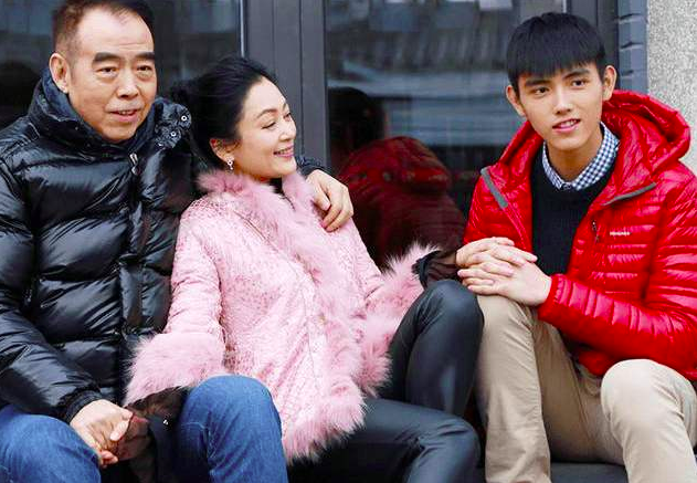 瞧这一家子大结局，瞧这一家子剧情介绍（顶着嘘声拼命、父亲去世才暴露身份）