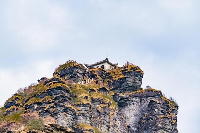 梵净山在哪里呢，梵净山在哪里个省哪个市（北半球最古老的生态乐园）