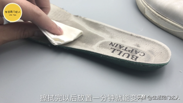 皮鞋里面臭了怎么清洗，怎样去除皮鞋臭味（轻松解决鞋臭困扰）