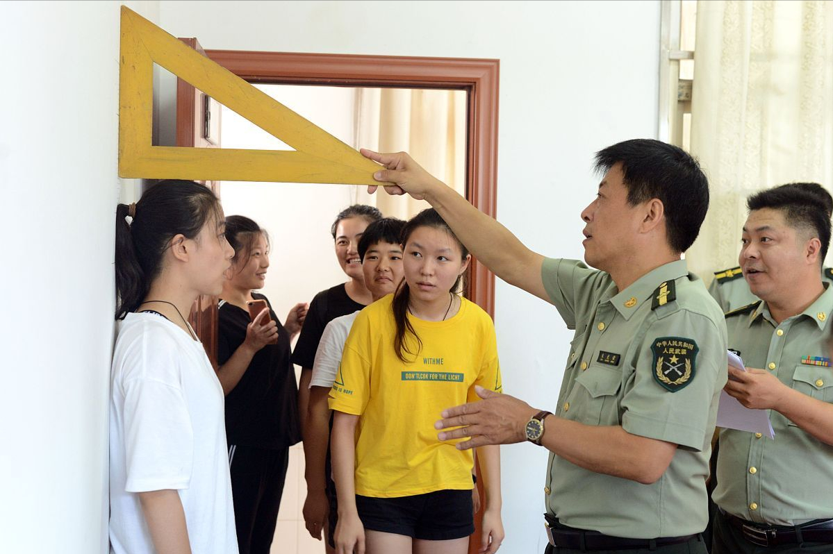 大学毕业生应征入伍（大学毕业生当兵的3条途径该怎么选）