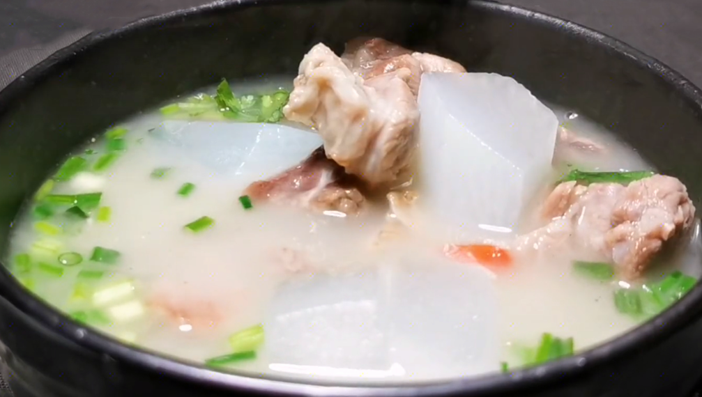 【羊肉湯】做法步驟圖 湯鮮味美 吃了全身暖和-起舞食譜網