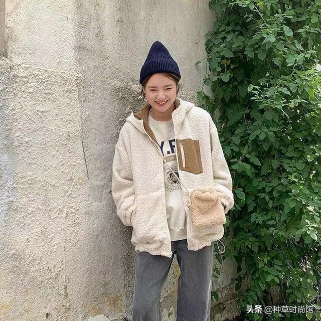 请问卫衣绒英文怎么讲，绒衣用英语怎么说（卫衣内搭的N种方法）