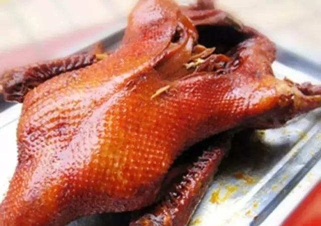 谁能告诉我卤鲫鱼的做法，风干卤鲫鱼的做法大全（酱<卤>鸭制作配方）