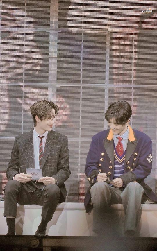 关于博君一肖的背景图,博君一肖图片背影(博君一肖壁纸背景)