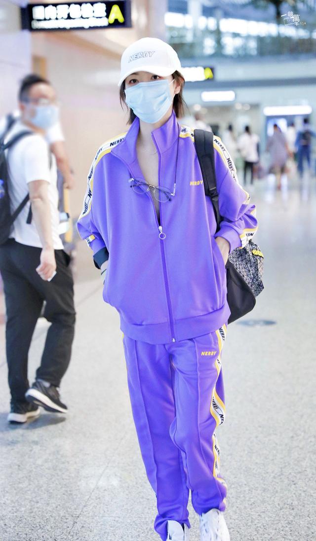 万茜老公曝光，从摄影师变妻子的背后支撑，一起接女儿放学甜到齁