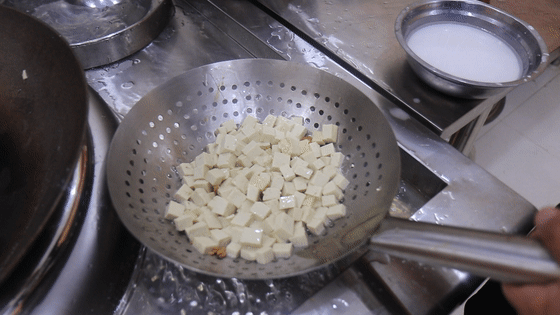 豆腐汤的做法，豆腐汤的做法家常菜简单的做法（一块豆腐、两个西红柿）