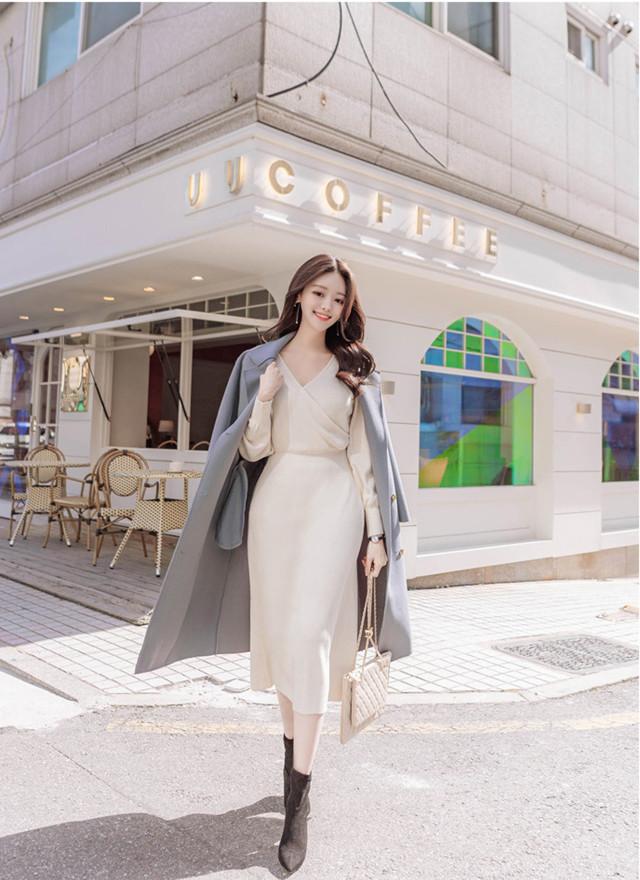 雾霾蓝搭配什么颜色好看，雾霾蓝搭配什么颜色好看装修（雾霾蓝+这5种颜色）