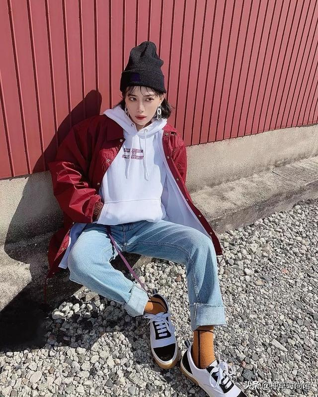 透明校服这样穿可以避免尴尬，透明校服这样穿可以避免尴尬嘛（这3种风格美呆了）