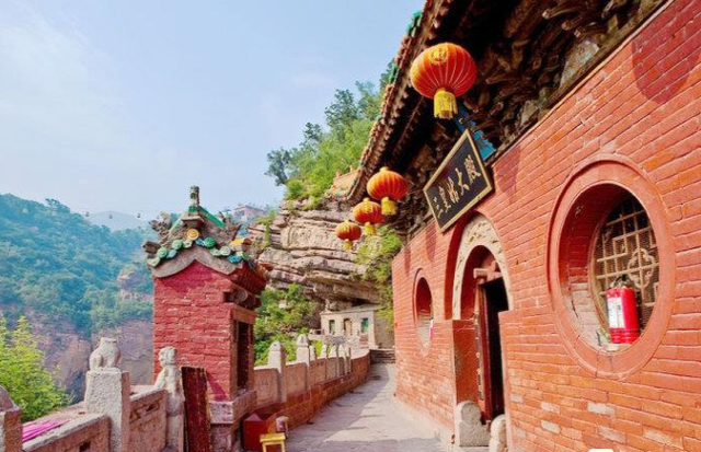 僧、尼、道共居一山修行  承德丰宁白云古洞景区，僧、尼、道共居一山修行（有一桥飞架两山之间的千年古刹）