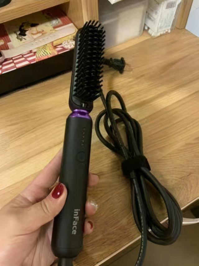 直板夹怎么卷发，用夹板怎么卷头发（直板夹卷发棒直发不知道怎么选）