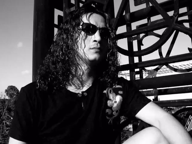 冬天里的一把火歌词，可可托海的牧羊人歌词（原唱无可替代PK翻唱超越经典）