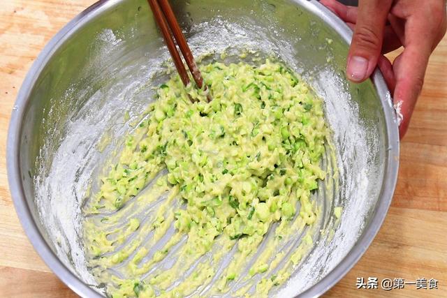 家常蔬菜疙瘩汤的做法，蔬菜疙瘩汤怎么做（河南人常吃这碗农家青豆疙瘩汤）