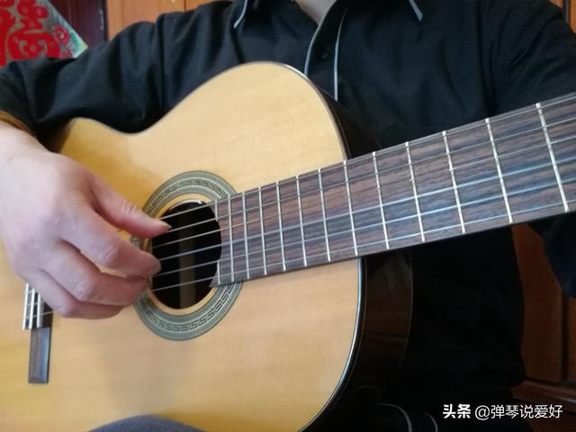 吉它的弹奏方法，吉它的弹奏方法有几种（吉他的指法与爬格子的秘密）