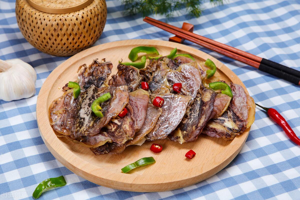烤鱿鱼干的做法，烤鱿鱼干的做法微波炉（鱿鱼干的应该怎么做）
