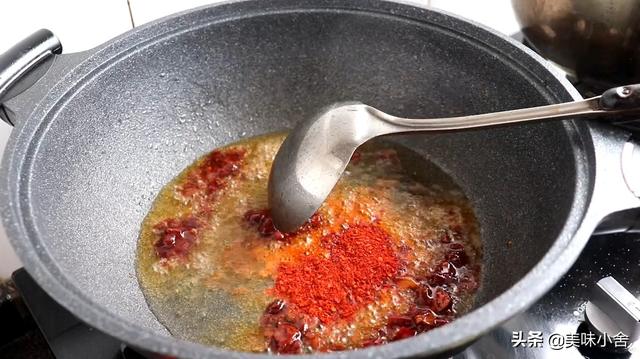 土豆粉怎么做好吃，土豆粉怎么做既简单又好吃（原来在家自制土豆粉这么简单）