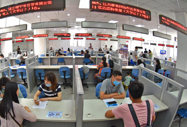 为什么国企现在几乎都是校招，校招进的国企是不是都是国家正式工（为什么国企基本上都是校招）