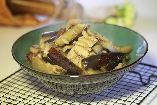 关于鲨鱼干的烹饪方法，鲨鱼干的吃法和做法大全（一条鲨鱼只够吃一餐）