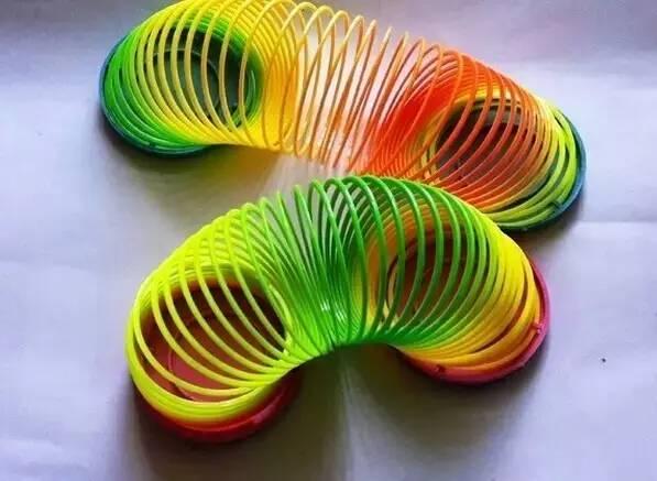 如何用纸做简单的可以打皮筋的枪，如何用纸做一个皮筋枪（这些80后的玩具你玩过几样）