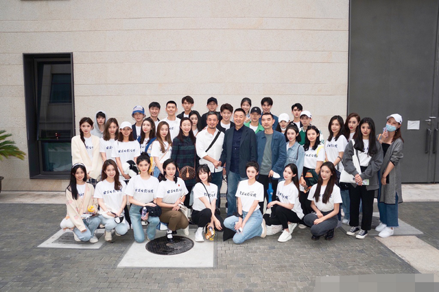 丁程鑫粉丝名字是什么，丁程鑫粉丝名和应援色（北电表演实验班新生合照）