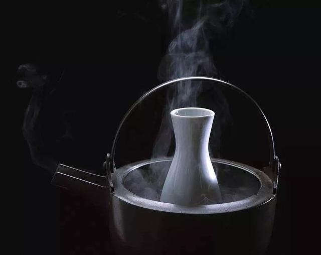 鹿茸血酒的功效和禁忌，先学会温酒~鹿茸泡酒更养生
