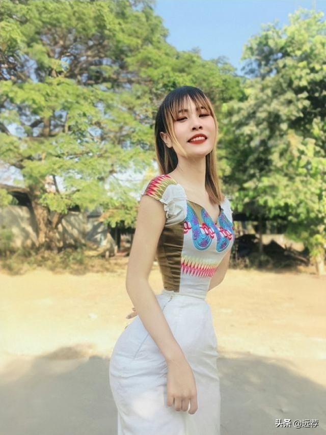 什么是蚂蚁腰，怎样练蚂蚁腰（23岁女孩拥有34厘米“蚂蚁腰”爆红）