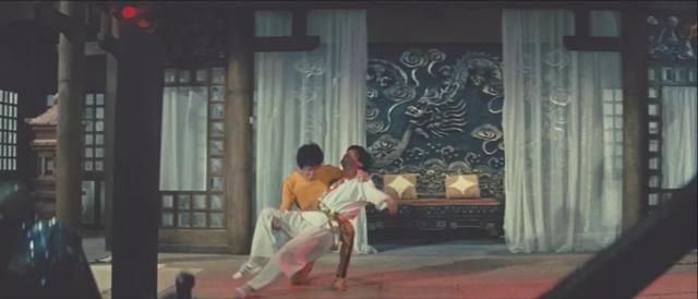 梦见螳螂什么寓意，梦见螳螂什么寓意呢（为什么李小龙的妻子在李小龙去世后）