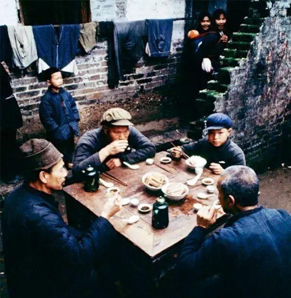 1981年属鸡人永远最旺的数字，1981年属鸡的幸运数字和颜色（时光记忆：1981年的中国）