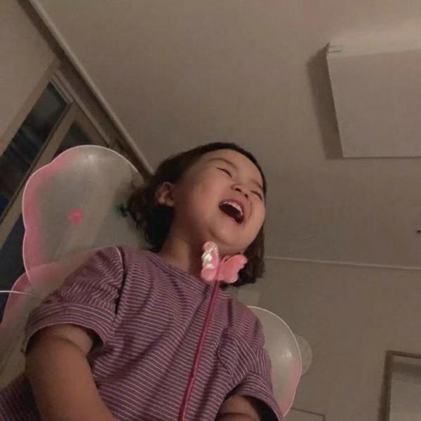 男生锁骨部位图，微信头像，男生锁骨部位图（有趣的肚子弹来弹去。）