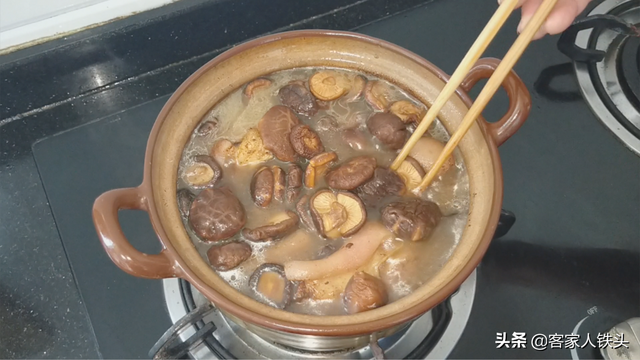香菇炖肉怎么做好吃，一个客家传统味道做法