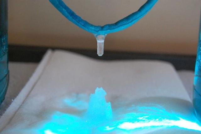 钟乳石是怎么形成的，钟乳石是怎样形成的（跟着世界自然遗产学知识）