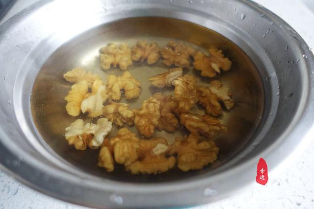 凉拌核桃花生黄瓜的做法，核桃和黄瓜能凉拌吃吗（会带给你舌尖上的享受）