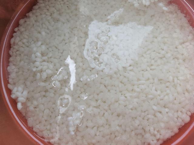 生炒糯米饭怎么做，生炒糯米饭怎么做最好吃（做糯米饭别再蒸了）