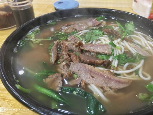 牛肉面的热量，一碗牛肉面的热量（这里有一碗值得回味的牛肉面）