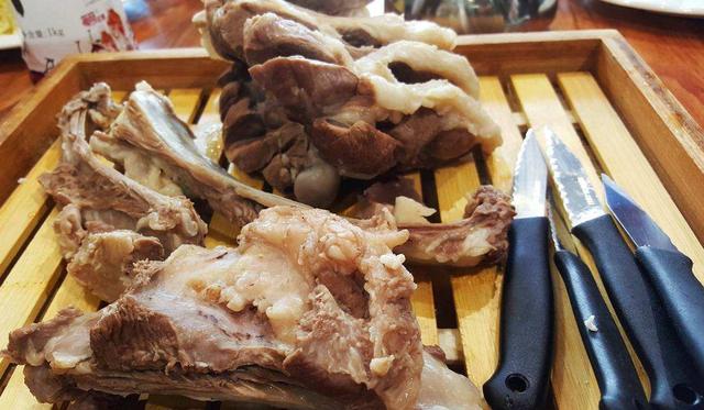 骆驼肉怎么做好吃，或者驼峰肉馅的白菜饺子
