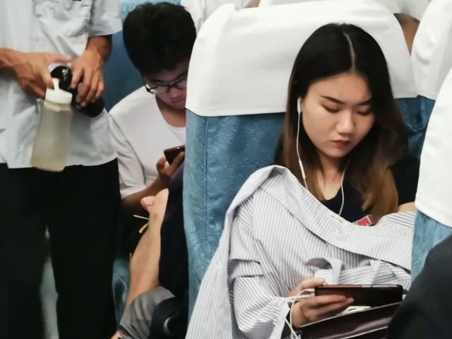 火车卧铺座位分布图，火车卧铺照片（卧铺车票还是一票难求）