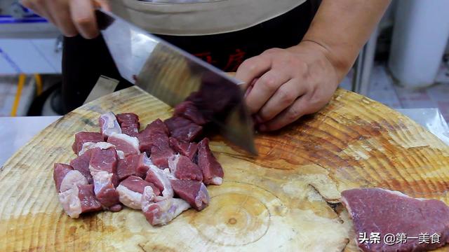 土豆炖牛肉的家常做法，土豆炖牛肉家常做法最简单（厨师长分享牛腩炖土豆的家常做法）