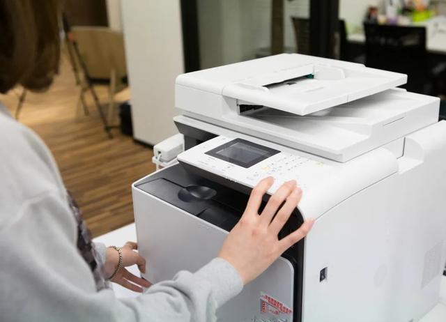 如何利用PS修改印章下面的数字，ps如何修改印章里面的文字（切勿随意PS，小心要坐牢）