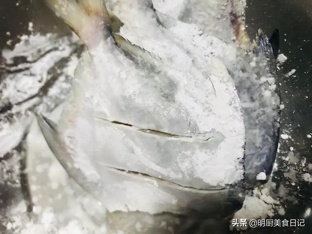 镜鲤鱼怎么做好吃，镜鱼这么做，全家人都说好吃