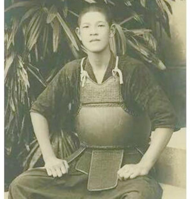 李登辉传死了，定会被钉在历史的耻辱柱上