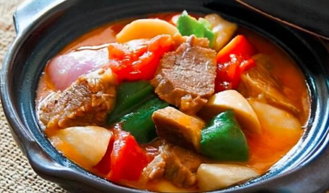 煮肉什么时候放盐，炖牛肉放盐什么时候合适（不管炖啥肉不要提前放盐）