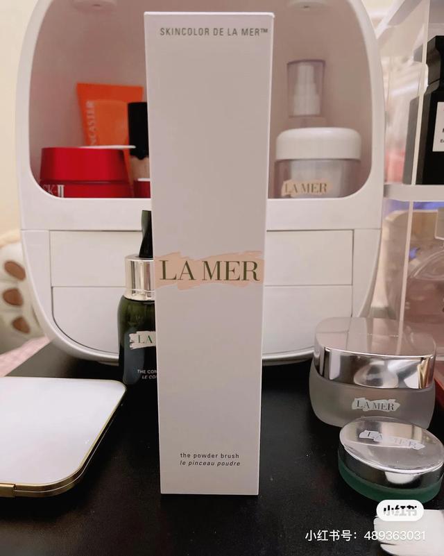 lamer 散粉，夏季如何化妆不易花妆（海蓝之谜散粉刷到底值不值得买）