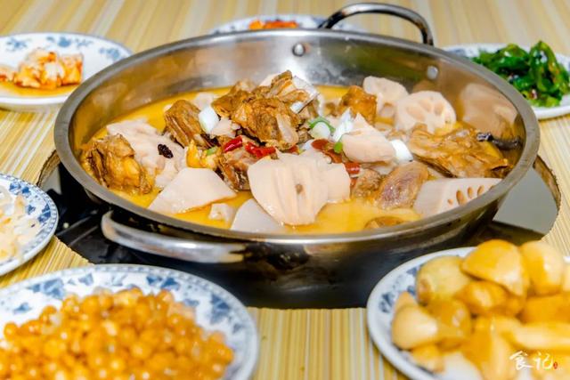 腊排骨火锅的做法，腊排骨火锅的做法 家常（这家在振兴路腌了20年的腊排骨火锅）