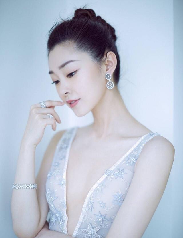 李沁、杨幂到宋轶，十年美梦十年风雨，盘点新红楼梦走出的小花们