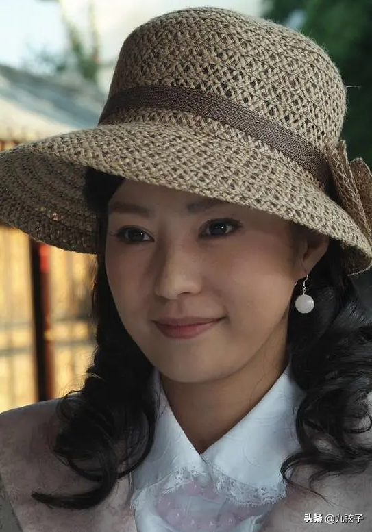 郝蕾给邓超颁奖是什么节目，郝蕾给邓超颁奖视频回放（禁片背后的女人郝蕾）