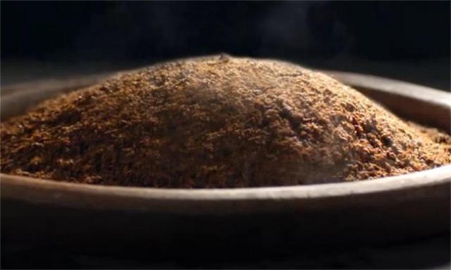 怎样看酿酒糖化的好坏，怎样看酿酒糖化的好坏图片（蒸好的高粱已糖化24小时）