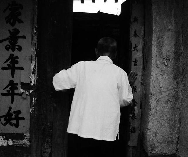 蛮横大老爷nikeaj，大老爷修改器（“我那个飞扬跋扈的爷爷）