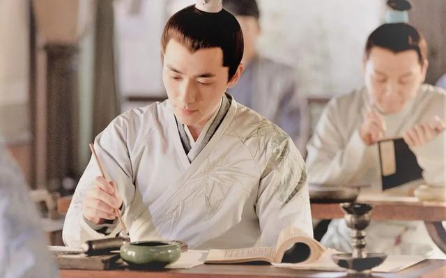 形容男孩子帅气的词语，夸男孩子帅气的成语（怎样用诗词优雅地夸男生“你很帅”、“很有风度”）